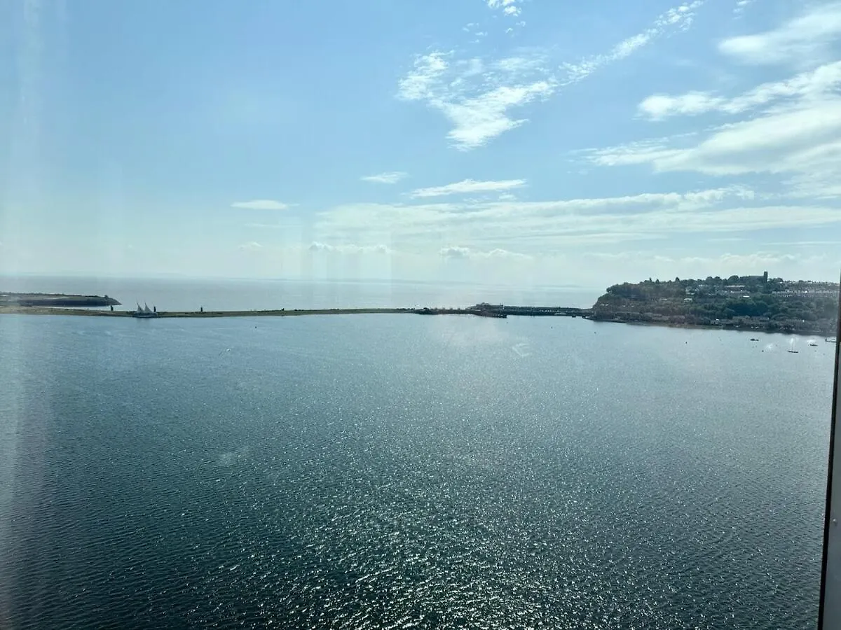 Luxury Waterfront Apartment With Panoramic View Cardiff