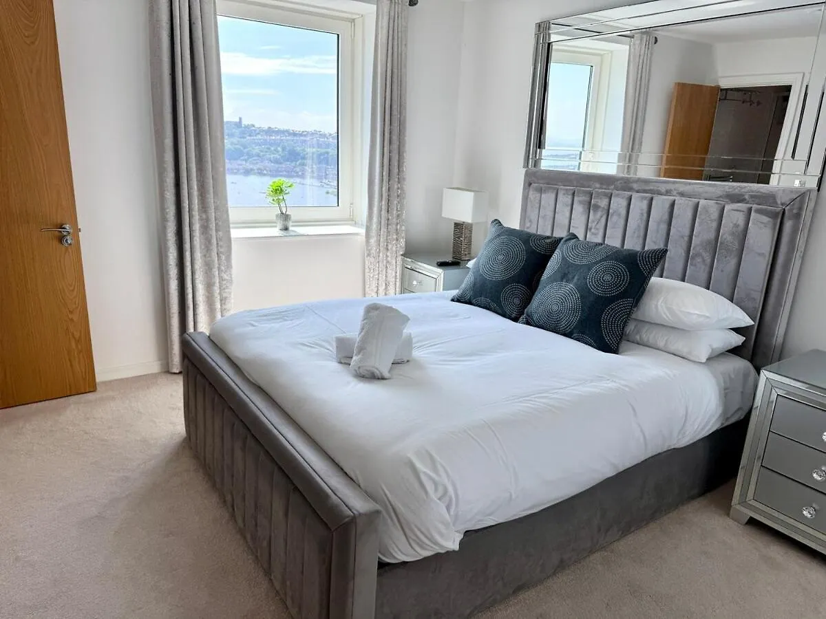 Luxury Waterfront Apartment With Panoramic View Cardiff