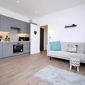 Apartment City Side, By Staybc, Cardiff
