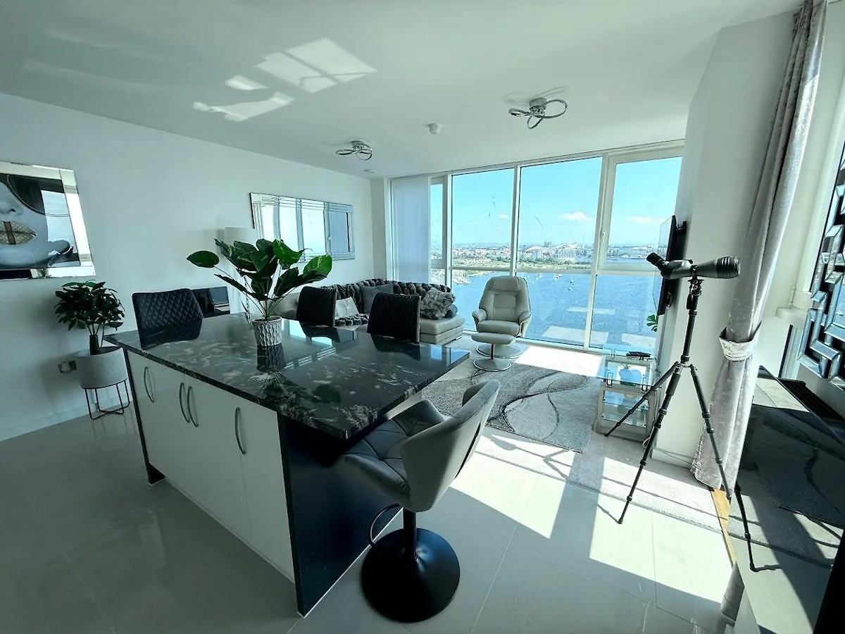 Luxury Waterfront Apartment With Panoramic View Cardiff United Kingdom