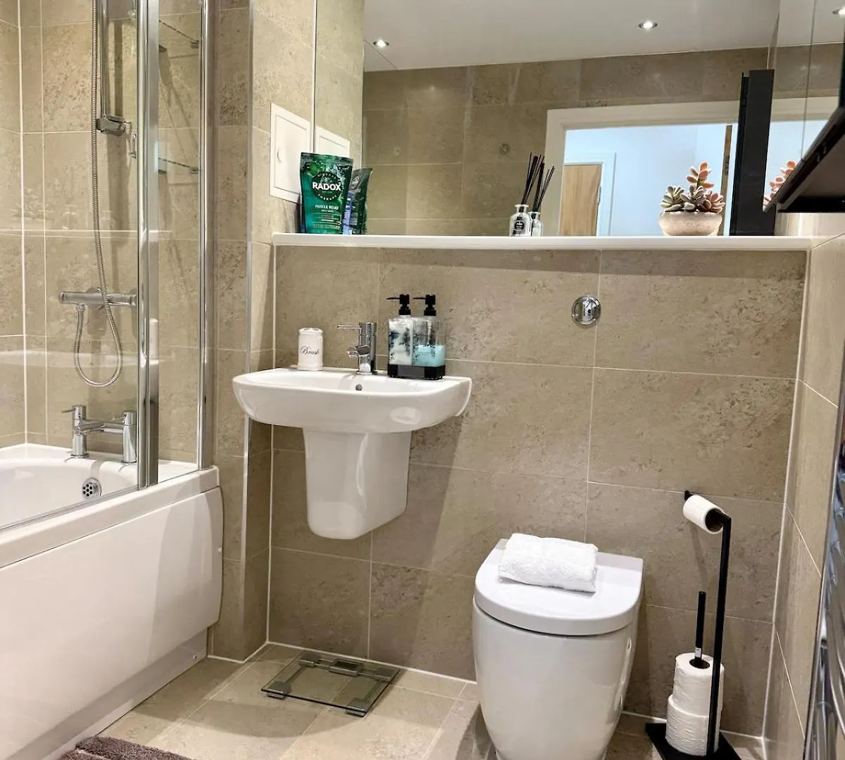 Luxury Waterfront Apartment With Panoramic View Cardiff