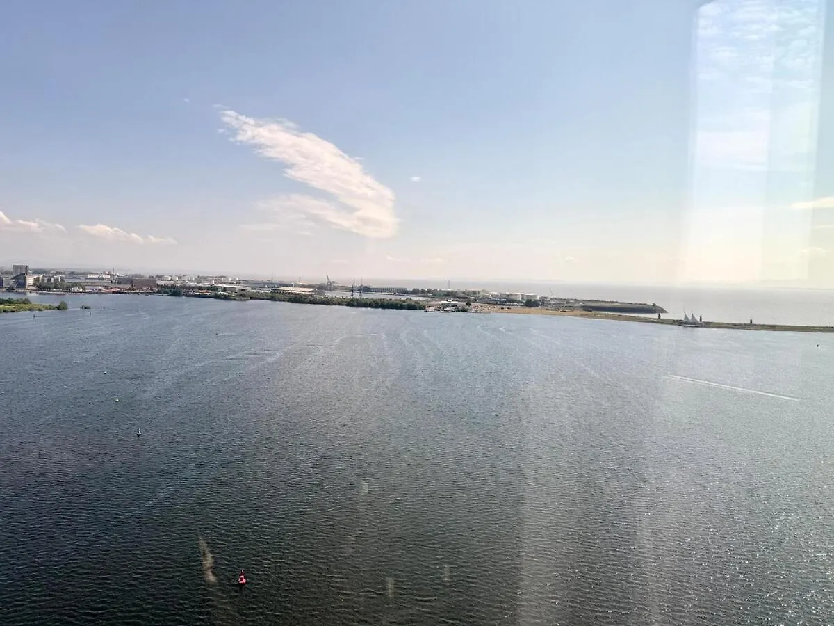 Luxury Waterfront Apartment With Panoramic View Cardiff United Kingdom