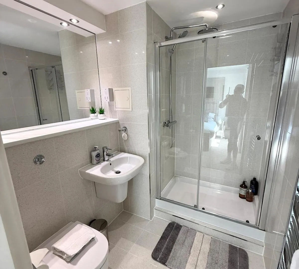 Luxury Waterfront Apartment With Panoramic View Cardiff