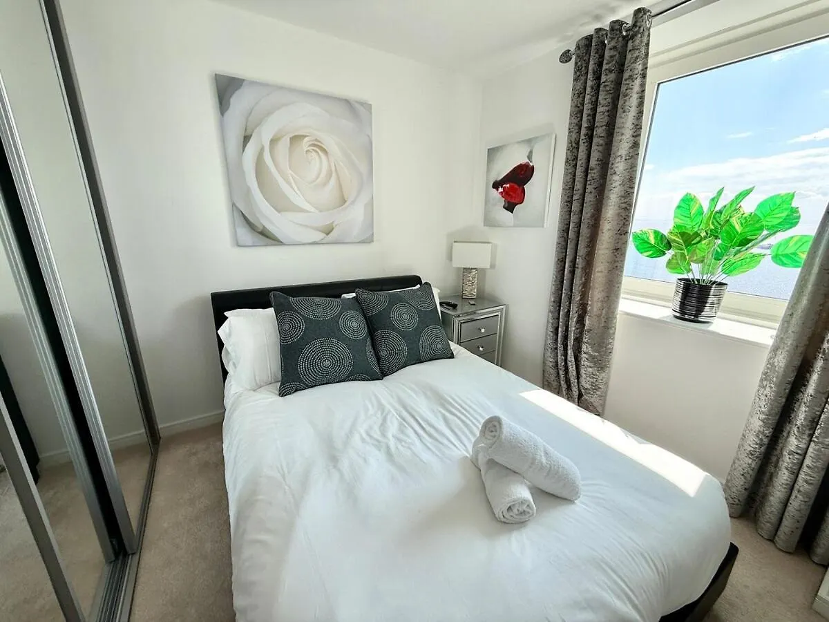 Luxury Waterfront Apartment With Panoramic View Cardiff United Kingdom