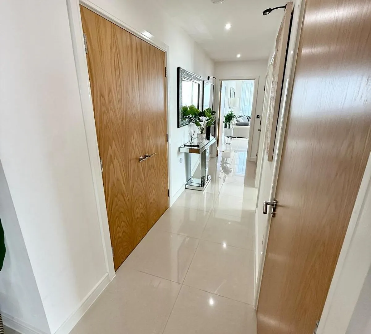 Luxury Waterfront Apartment With Panoramic View Cardiff United Kingdom